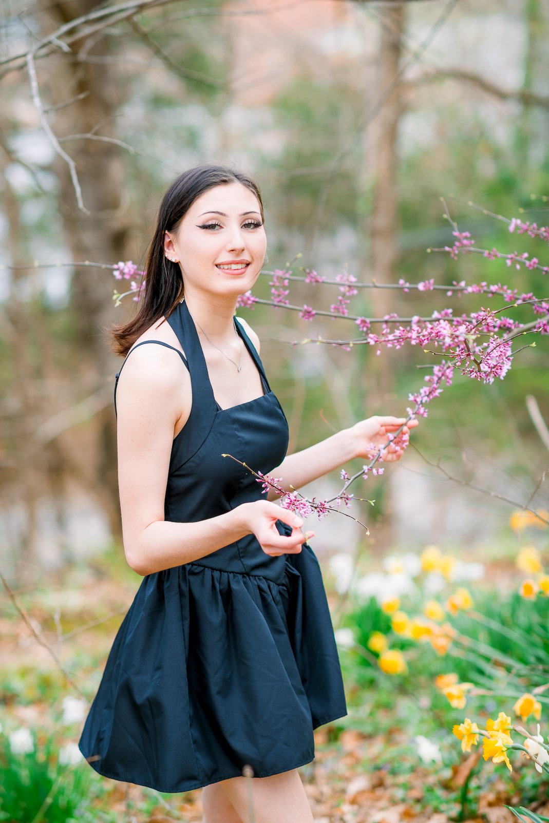 Gari Melchers_Fredericksburg_SeniorSession_SpringPhotos_CapGown_youseephotography_IsabelCamila_blogpic72.jpg