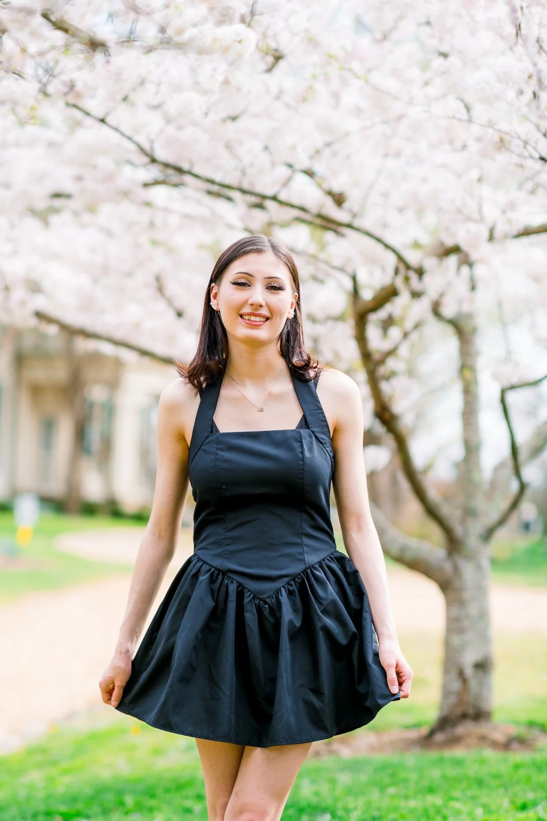 Gari Melchers_Fredericksburg_SeniorSession_SpringPhotos_CapGown_youseephotography_IsabelCamila_blogpic75.jpg