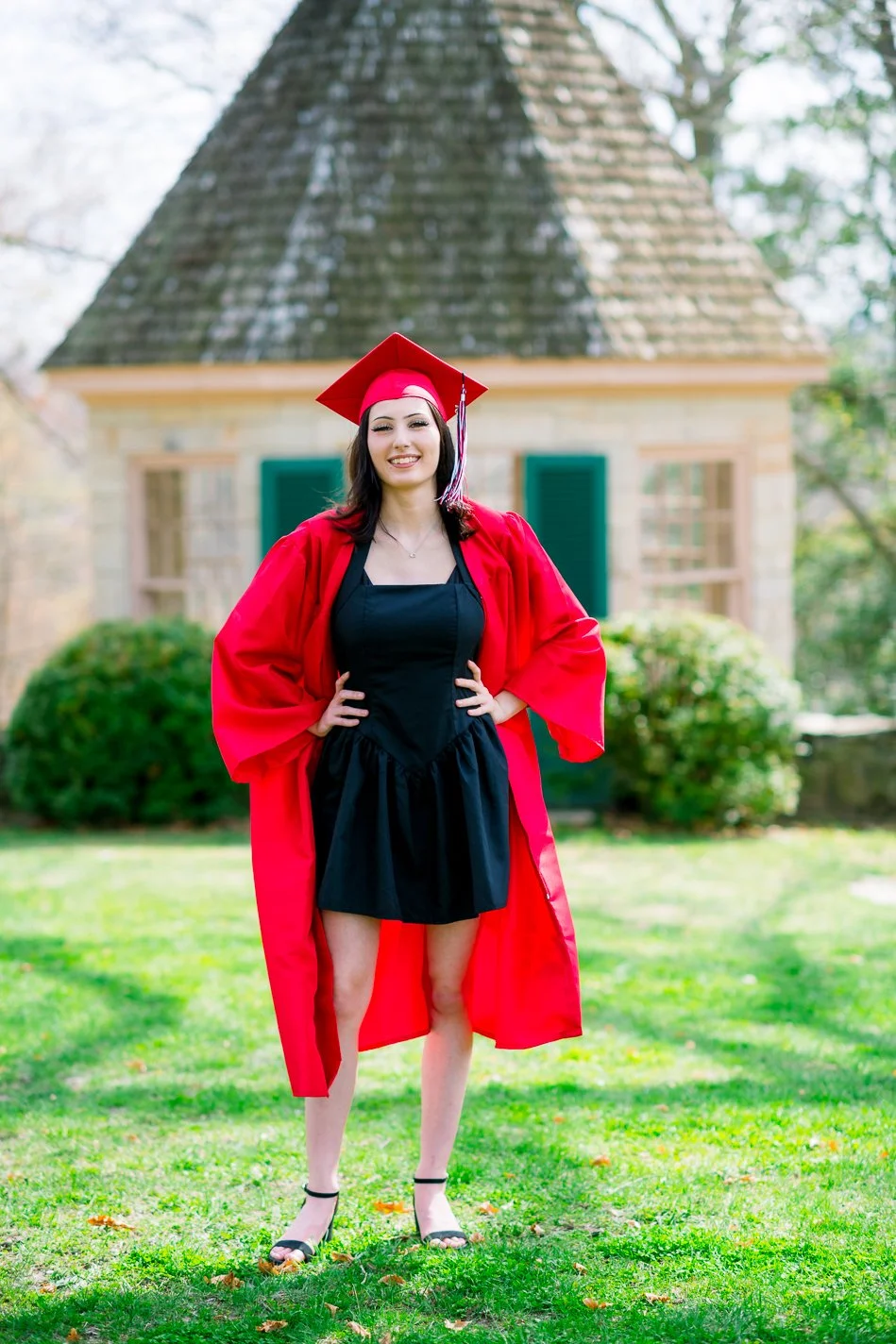 Gari Melchers_Fredericksburg_SeniorSession_SpringPhotos_CapGown_youseephotography_IsabelCamila_blogpic77.jpg