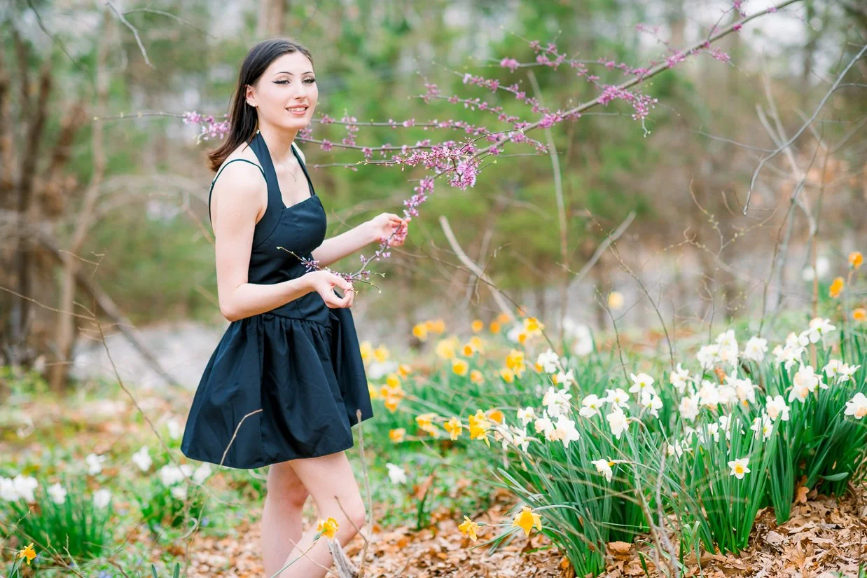 Gari Melchers_Fredericksburg_SeniorSession_SpringPhotos_CapGown_youseephotography_IsabelCamila_blogpic79.jpg