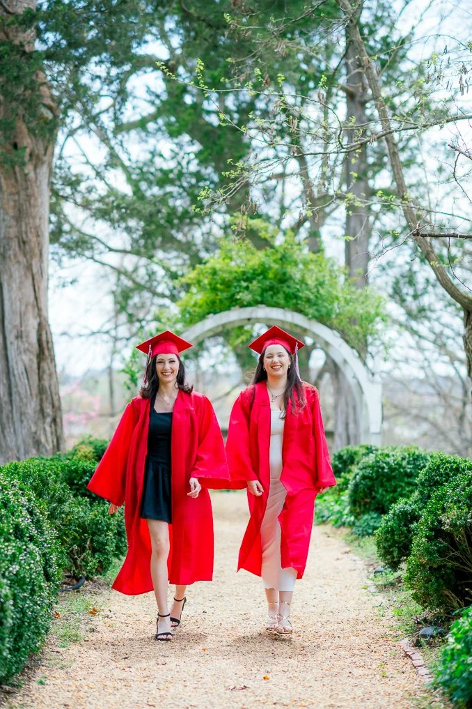Gari Melchers_Fredericksburg_SeniorSession_SpringPhotos_CapGown_youseephotography_IsabelCamila_blogpic80.jpg