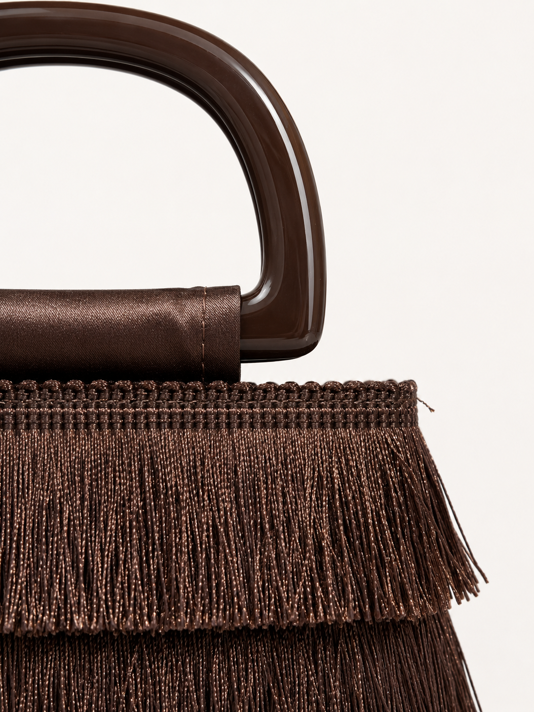 Bolso de fiesta marrón chocolate con flecos_Lolita_Mctisell_detalle.png