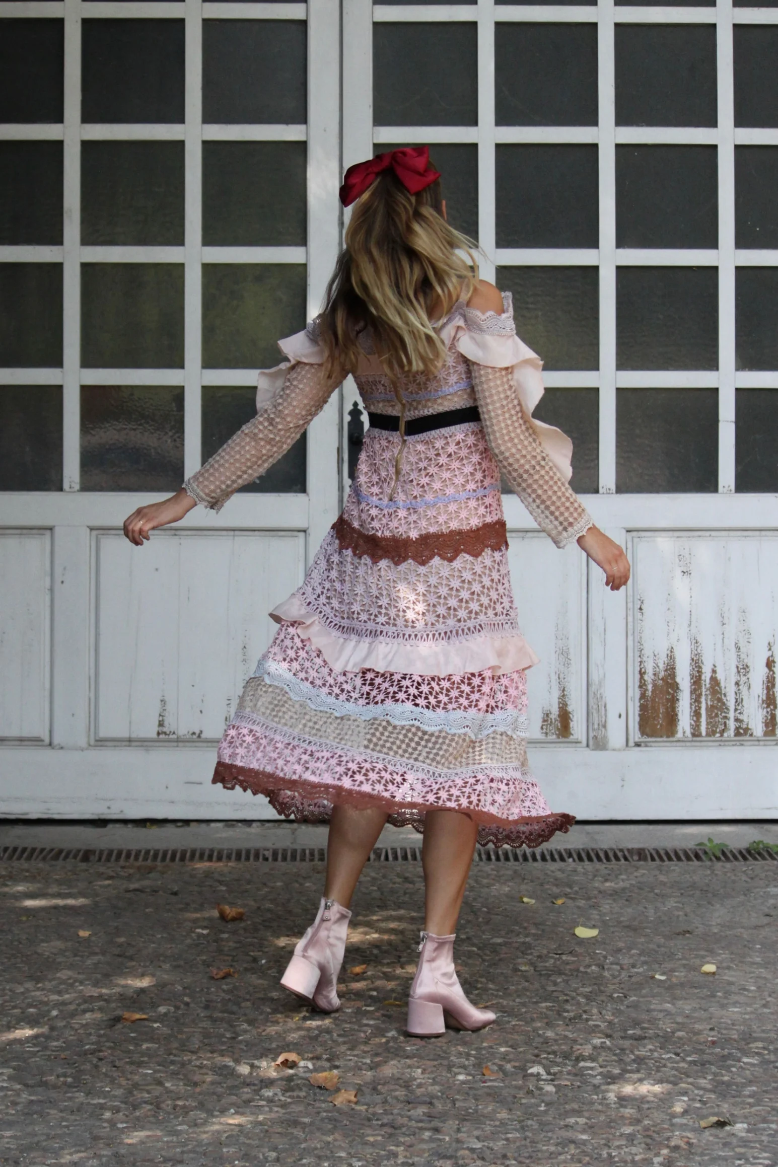 Vestido de Guipur Bellis con volantes y transparencias