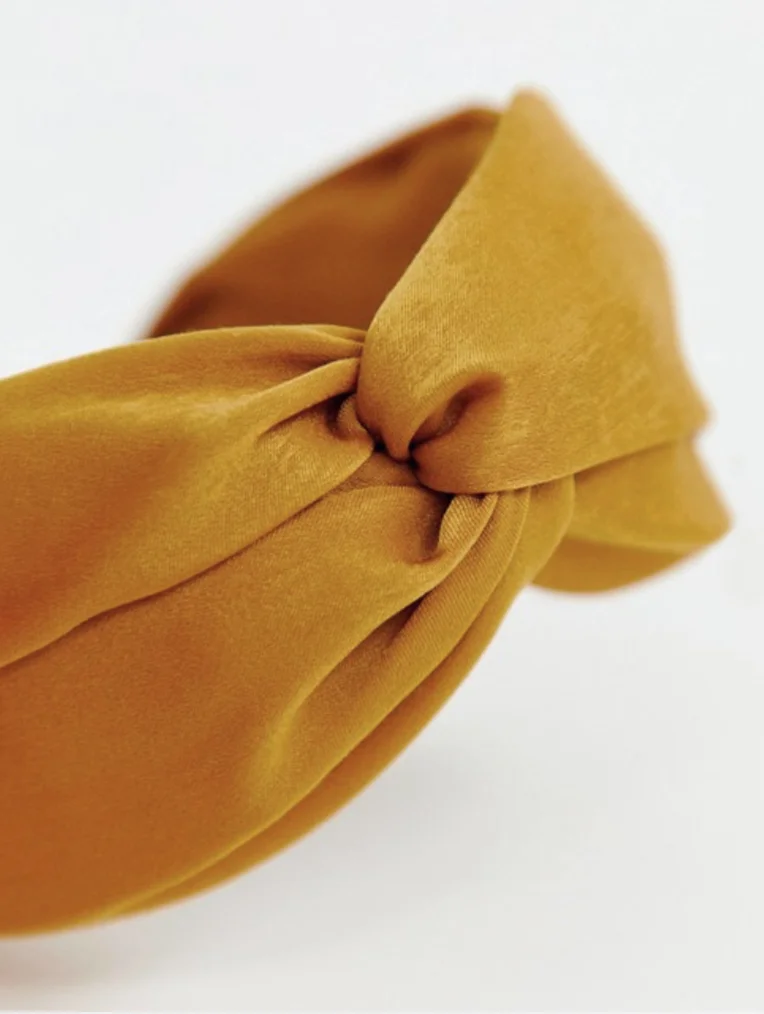 Diadema_ancha_nudo_dorada_detalle.jpg
