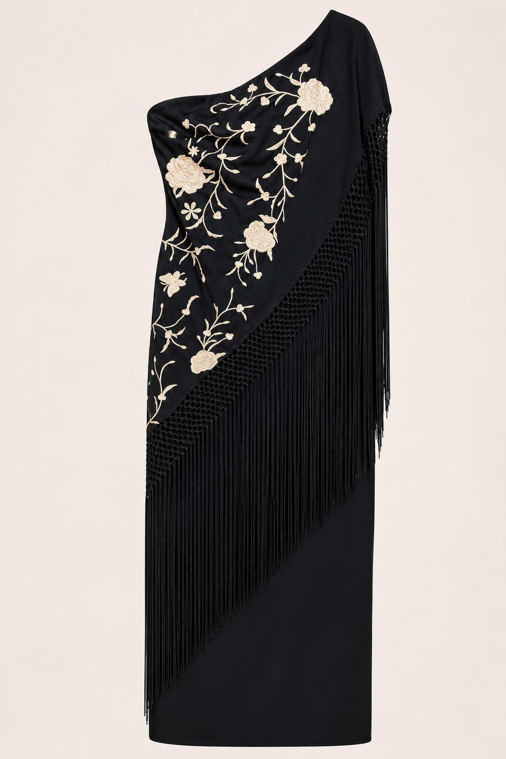 Vestido negro de un hombro con flecos.png