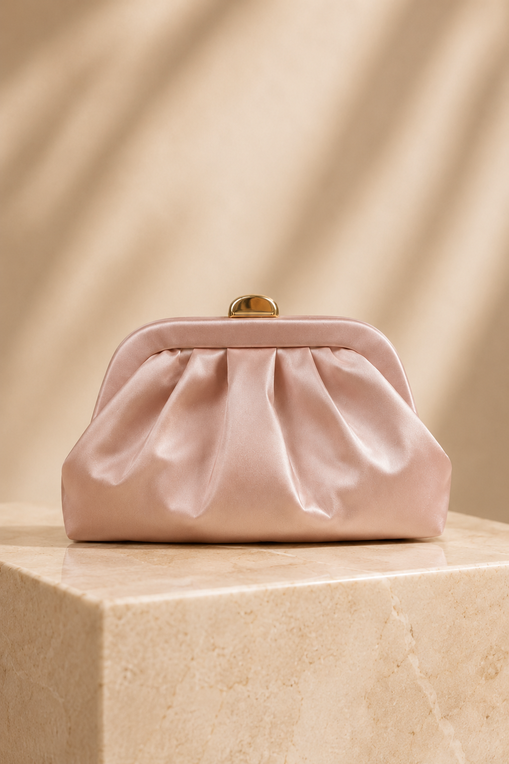 Bolso de Fiesta Rosa Empolvado de Satén con Boquilla