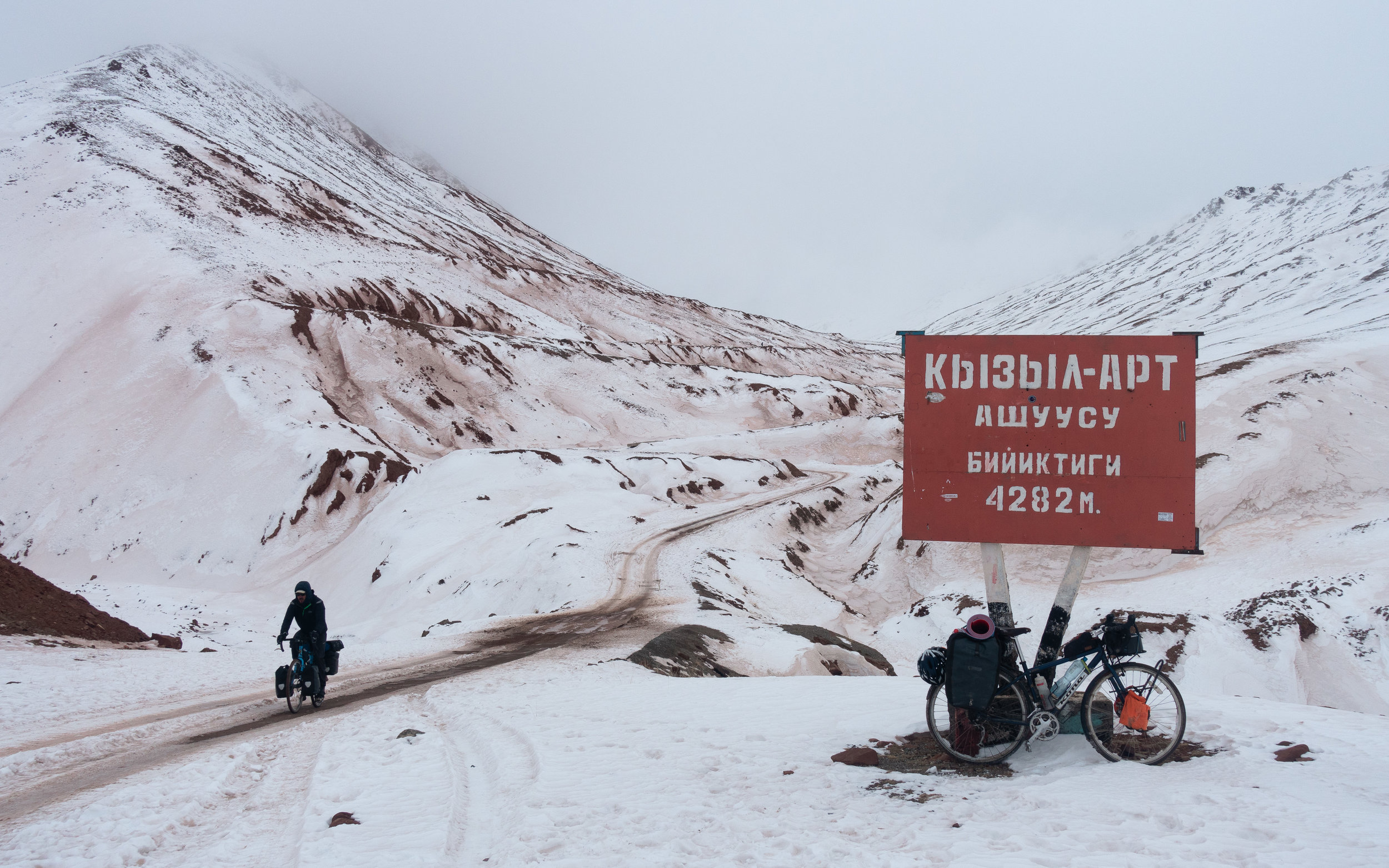 Tajik-Kyrgyz border.jpg