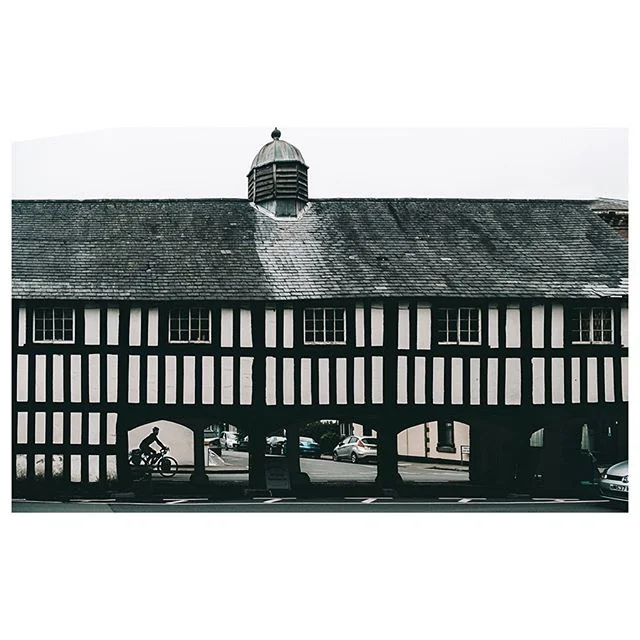 Wasn&rsquo;t hard to tell we&rsquo;d arrived back in England... | 26.06
.
.
.
.
#twobiketo #englishcharm #shrewsbury #welcomehome #worldbybike #biketour #ridgeback #tudor #somewheremag #rentalmag #everybodystreet #lensculture