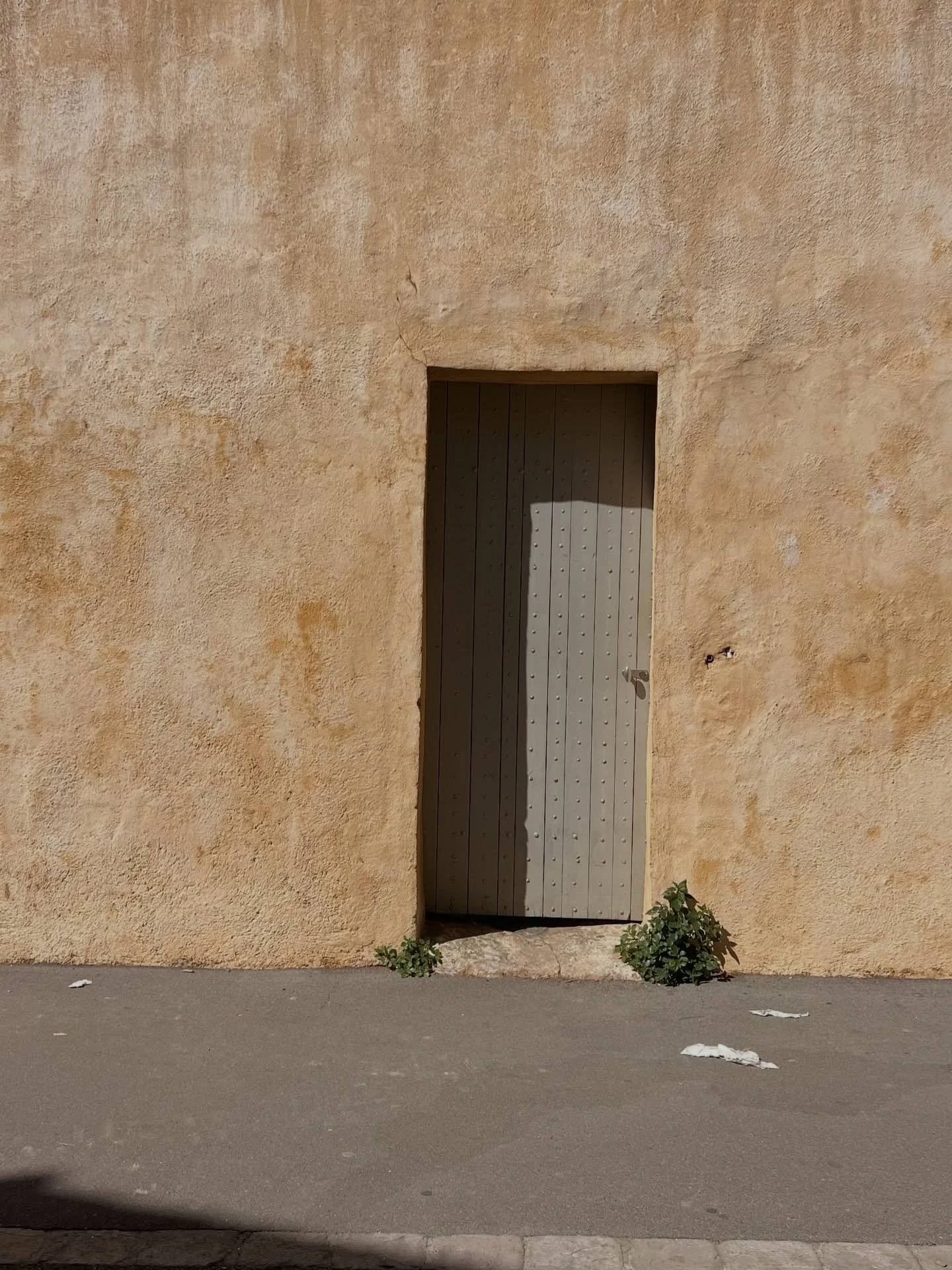 Walking miles and miles throughout France to find all the historic textures, color schemes, and little treats - Sant&eacute;!
✨✨✨
