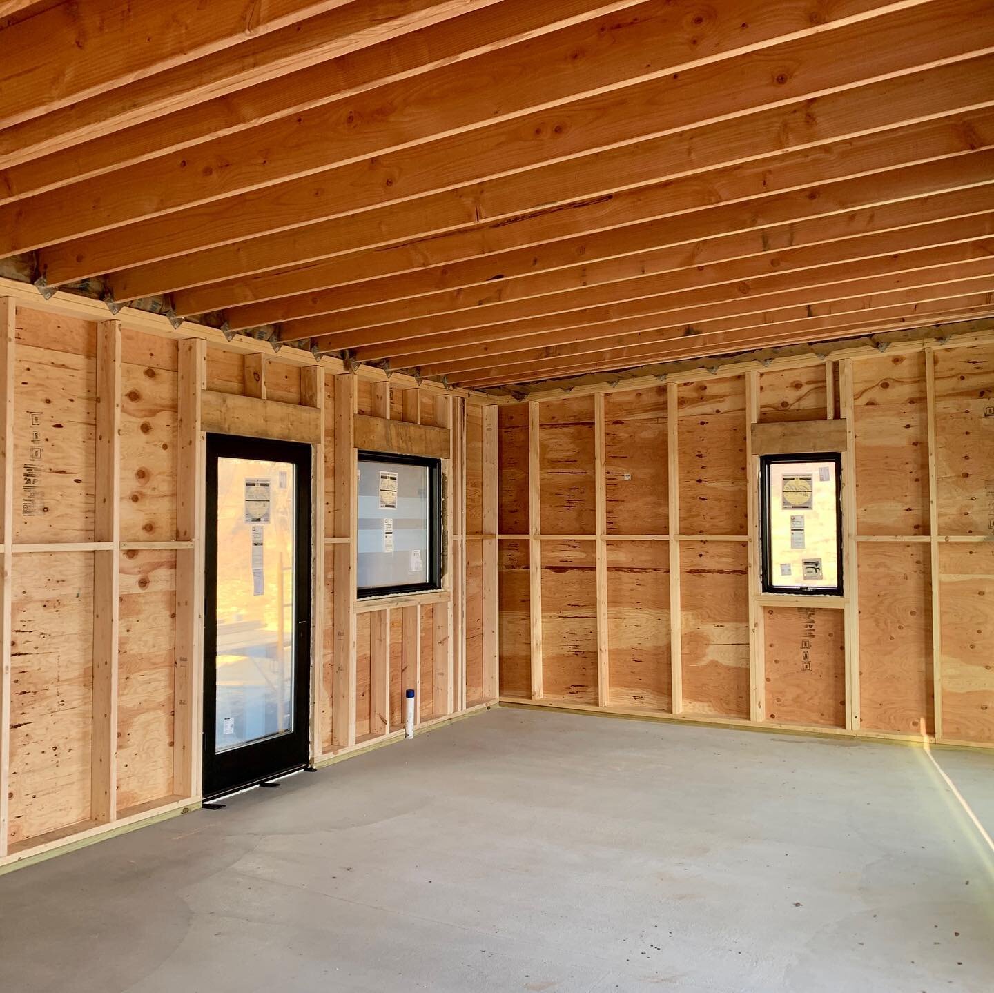 Windows and doors looking good! 

@pellawindows 
#glasswindows #glassdoors #blackandglass #lotsofglass #garagedoorcomingsoon #makethemostoftheview #openplanliving #contemporaryhomes #customdesign #construction #constructionlife #comingalongnicely