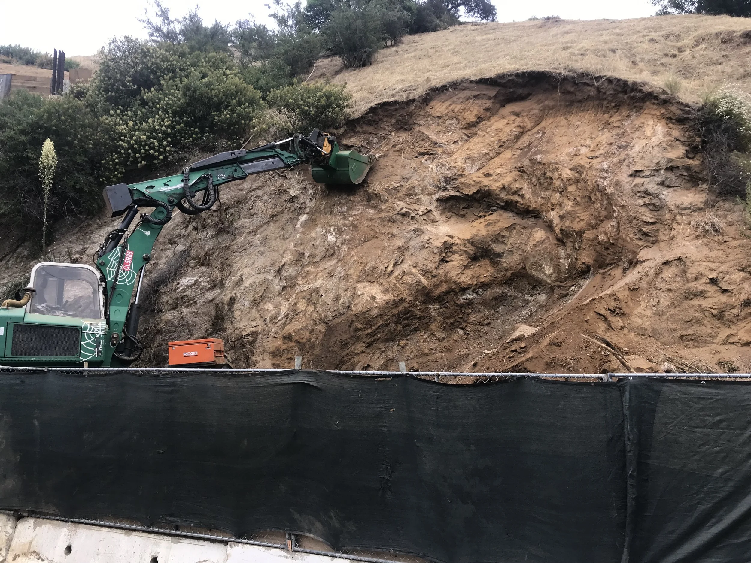 hollywood CA july 2019 Construction Access in limited space.