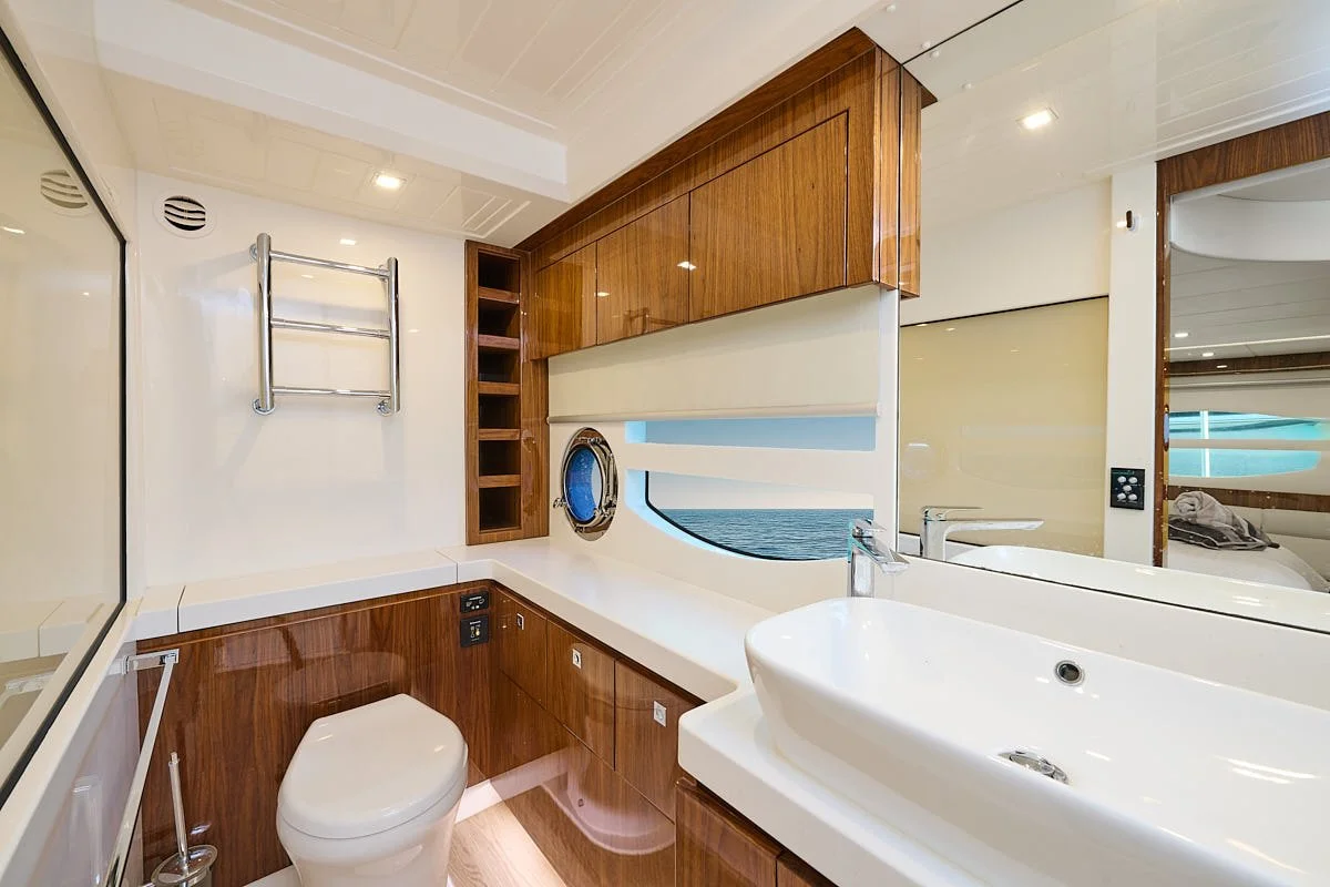 Master Ensuite A.jpg