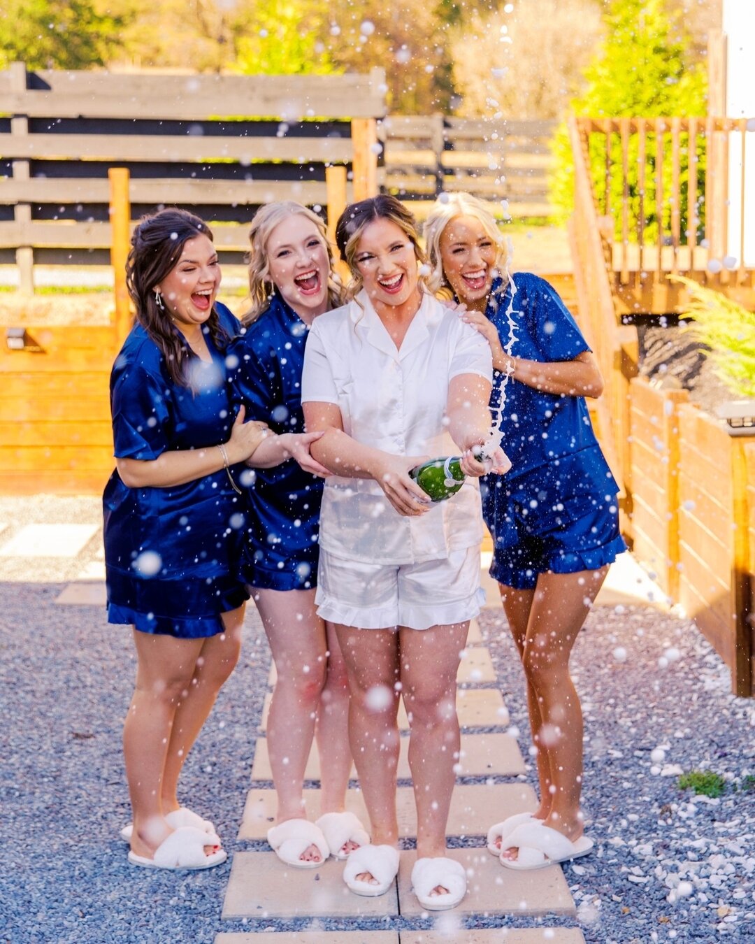 TIPS FOR CHAMPAGNE POP 🍾⁣WEDDING TIPS WEDNESDAY - Week 2! 
SAVE this post for later!! 💍

Here are some of my tips for a killer champagne shot like this one: ✨
- put your thumb partially over the bottle and SHAKE SHAKE 🍾
- have an extra bottle on h
