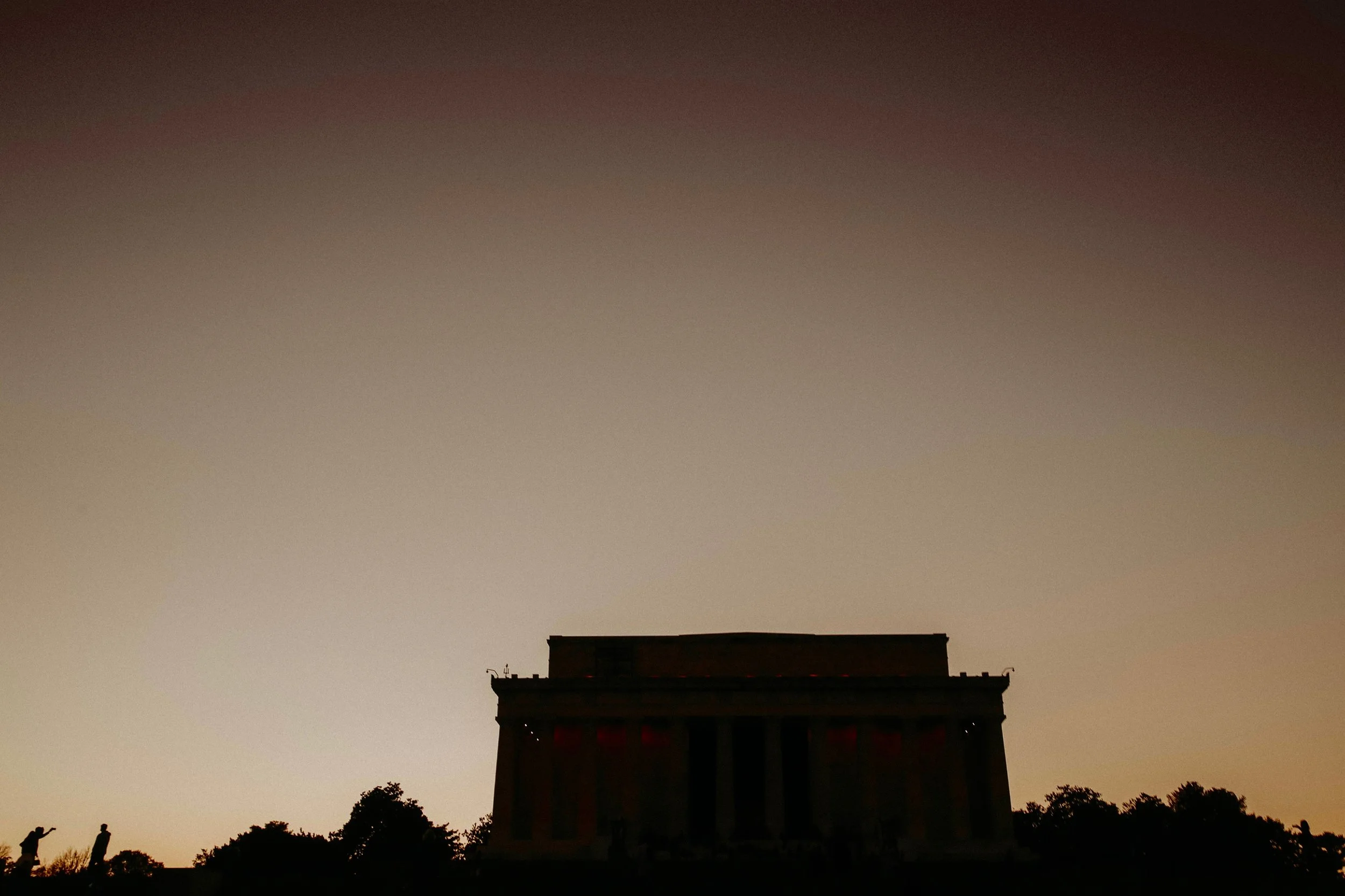 monumentsatmidnight1.jpg