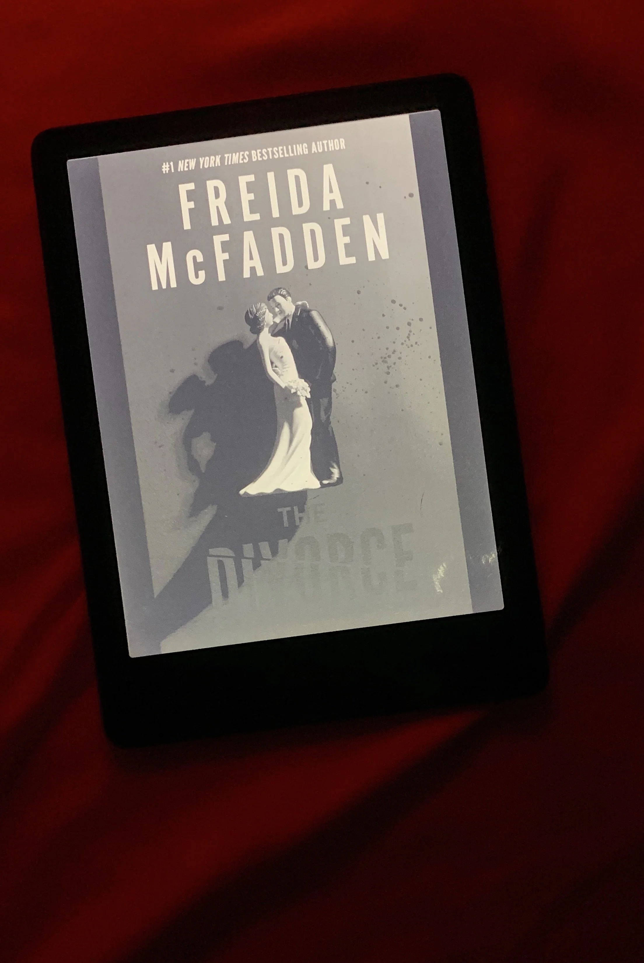 divorce-freida-mcfadden-worth-reading.jpg