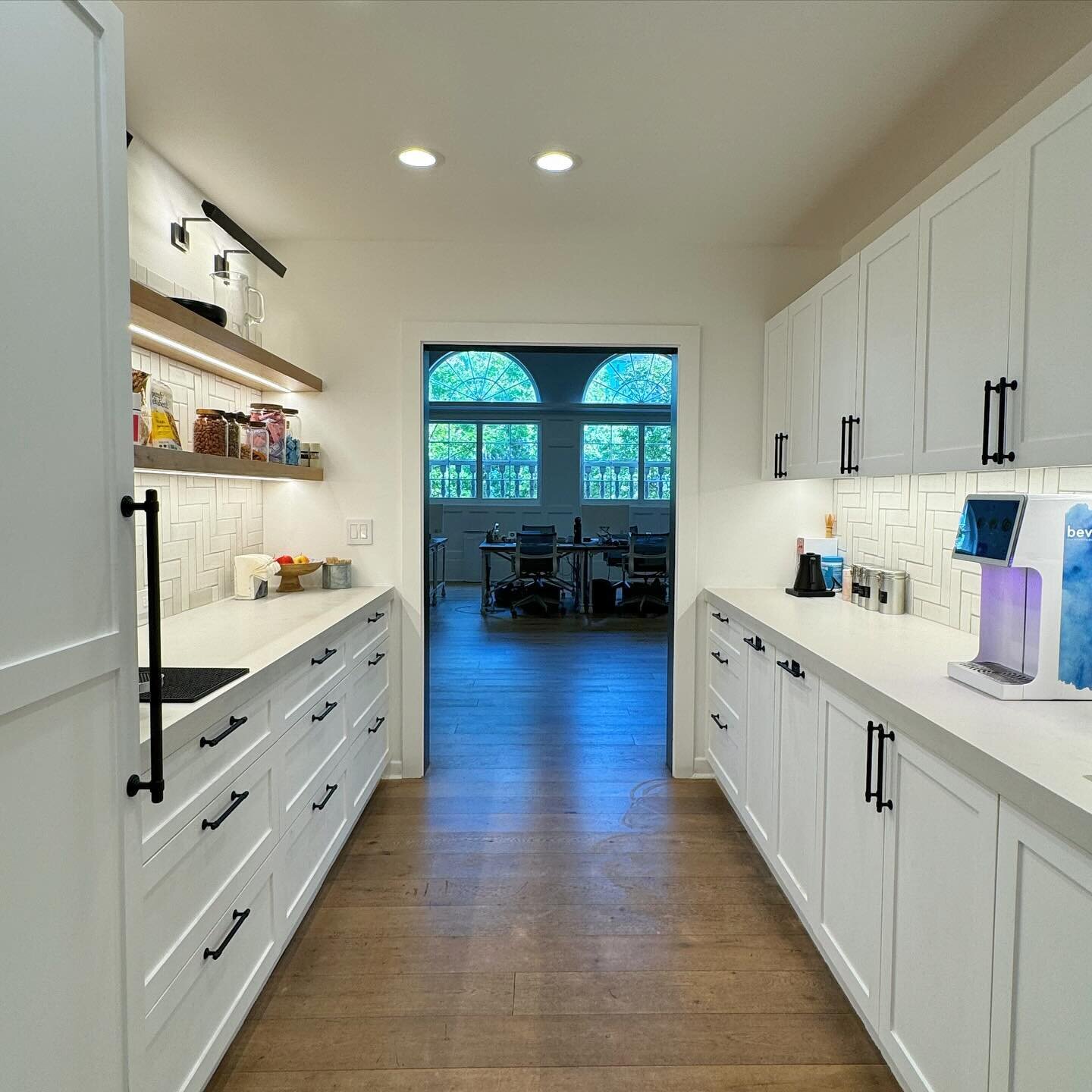 Simple white and elegant snack area for our clients in Palo Alto. 

#interiordesign #design #cabinet #elegant #whitecabinets #interior #commerial #officedesign