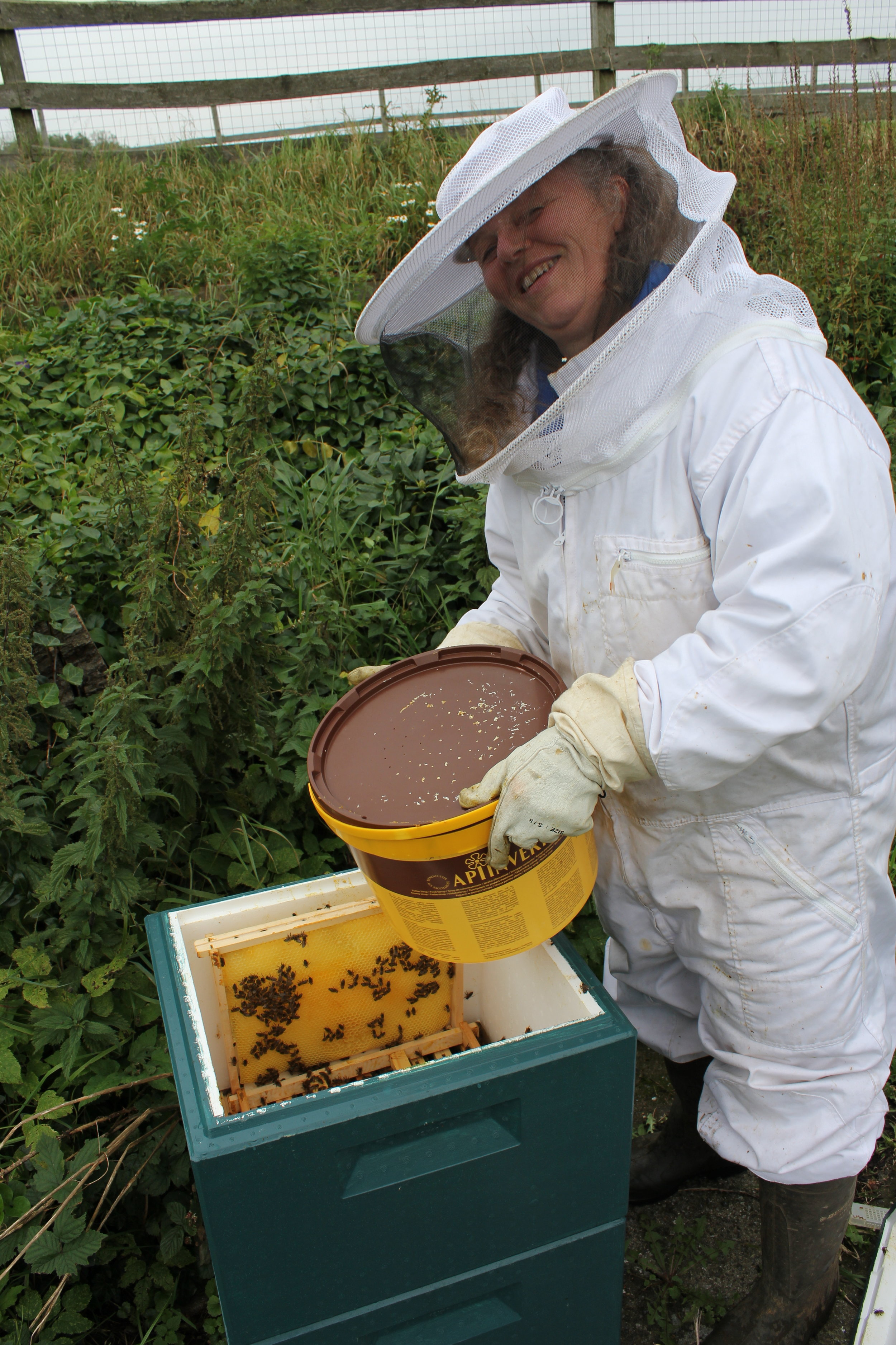 Vinterfodring i opstablingsstade. Erstatning til bierne for årets honning.