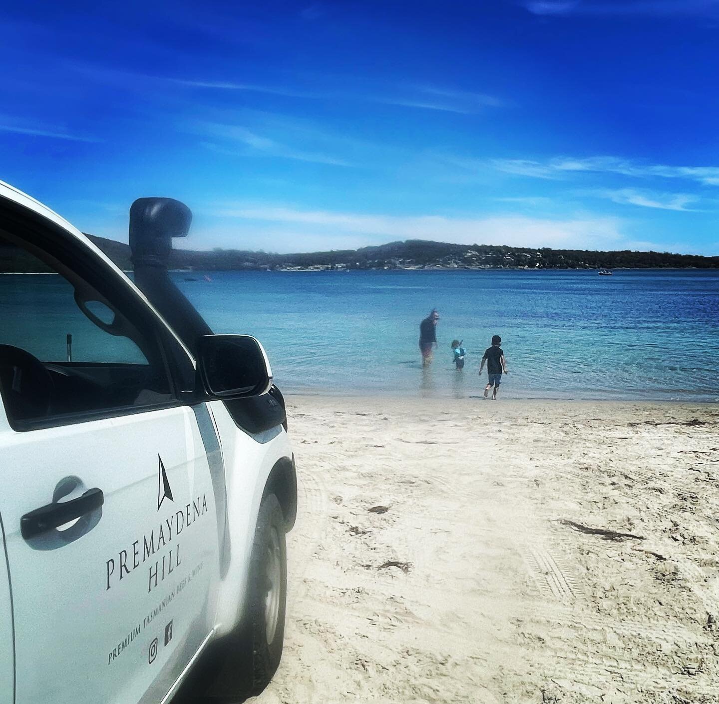 At this time of year we&rsquo;re working in the vineyard seven days a week -  but it&rsquo;s not so bad when your lunch break looks like this!

#tasmanpeninsula #whitebeach #lunchtimeswim #workhardplayhard #tassiesummer
