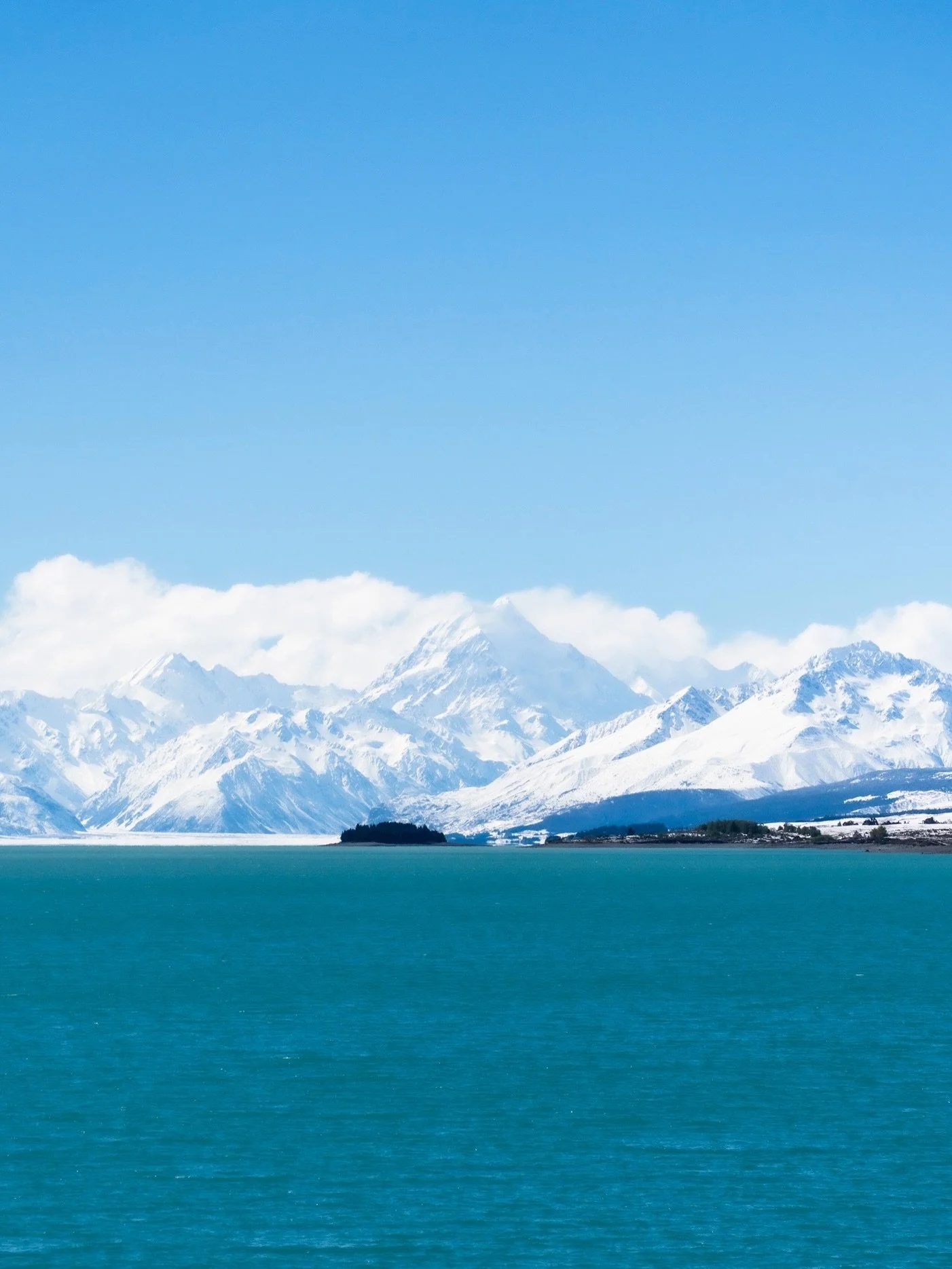 first week in new zealand &mdash; &amp; feeling unreal after living in the tropics the past few years! loving the mountain and van life, and got a warm welcome with a nice surprise spring snow for the road trip across the south island (: