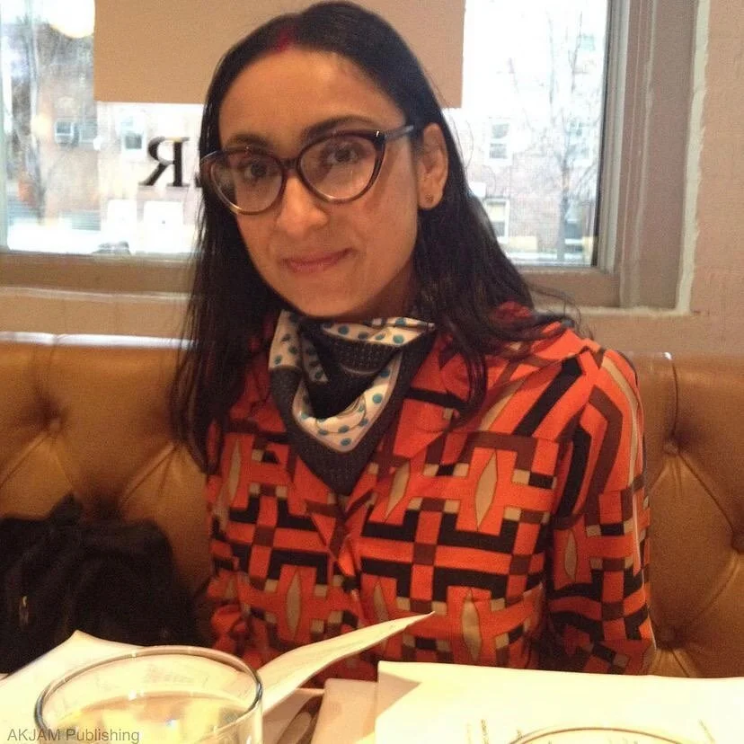 Monday Mingle: Not feeling the East Coast heat. I need the weather to compartmentalize according to the season. This near-80-degree thing that’s been going on for the last few days is a bit much. Not my happy spot, but I can deal. E tu?
#novem