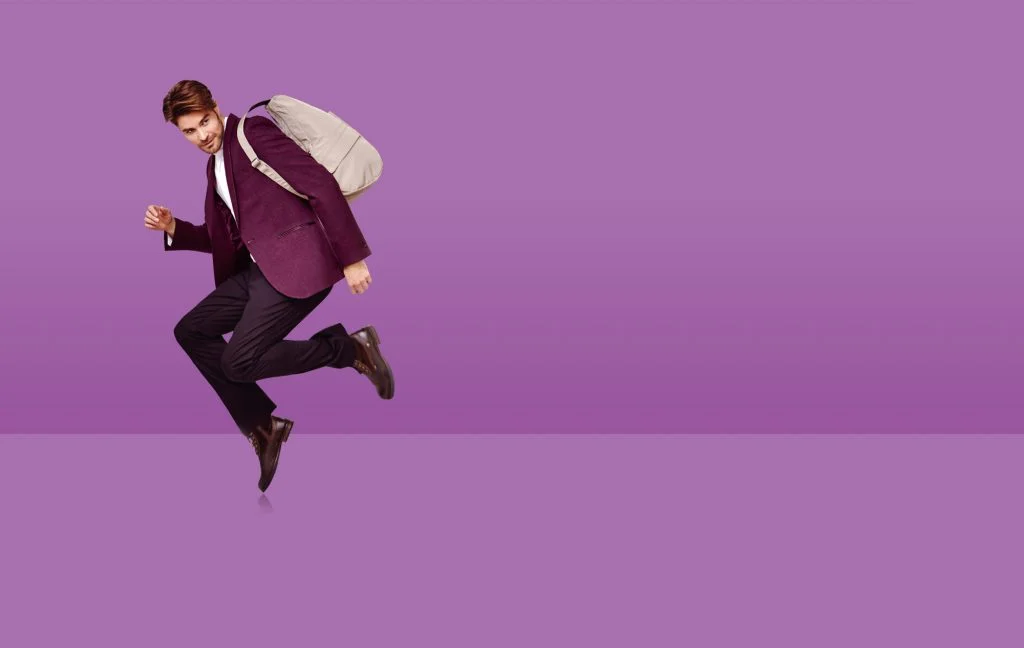 See how HBB colour coordinate the colour of the bag with the models outfit, as well as the colour of the background. All of this is aiming to high light the bag itself. 