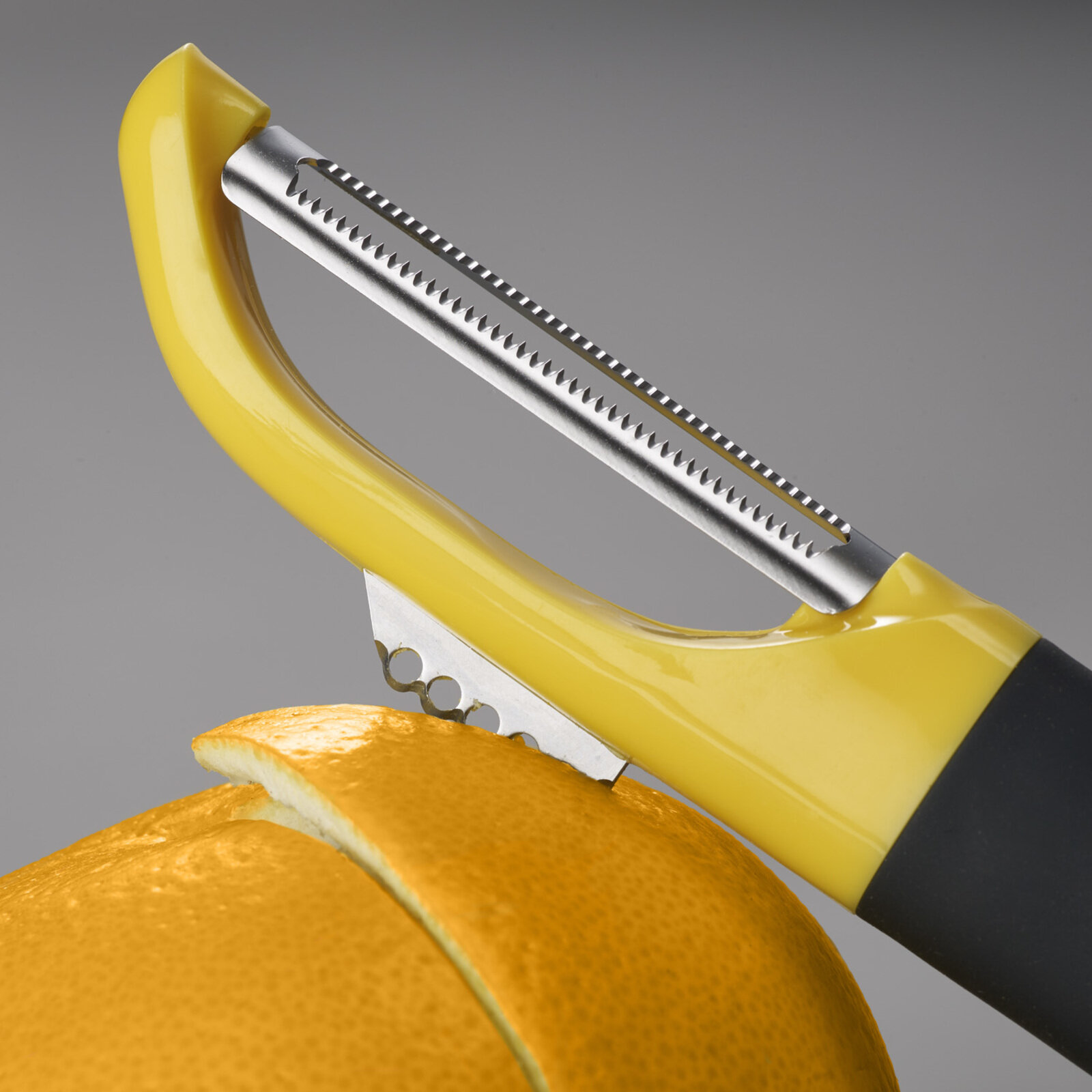 Serrated peeler_orange peeling.jpg