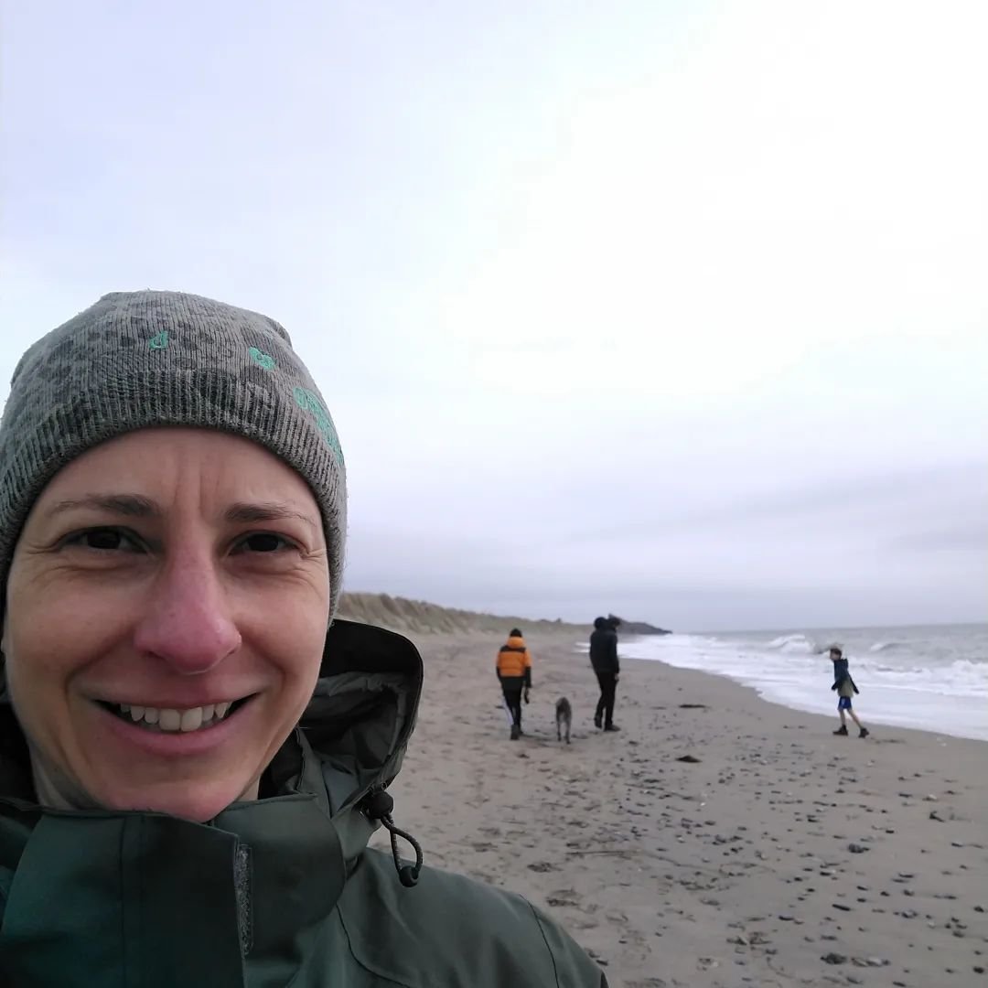 A very windy, quite wet, but fun couple of days on the Llyn peninsula.  Beach, art, walks, ice-cream 🙂

#windycamping #llynpeninsula #PlasGlynyWeddwGallery #llanbedrogbeachbar #pwellhelibeach