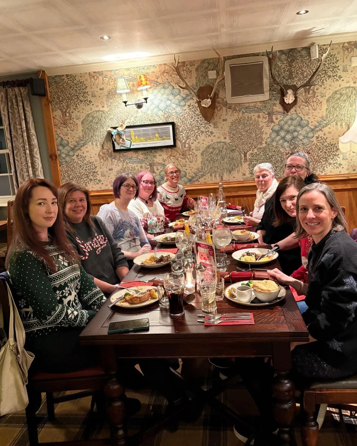 These women  @shinebrightyoga_chester @pbycheshire  @flourishhh.uk  @alittlebit_woo 

listen to me
inspire me
motivate me
re-ignite the passion for my business

 @tessa.venuti.sanderson  @unalome_healing &amp; @get_itdoneclub  also offer spaces to co