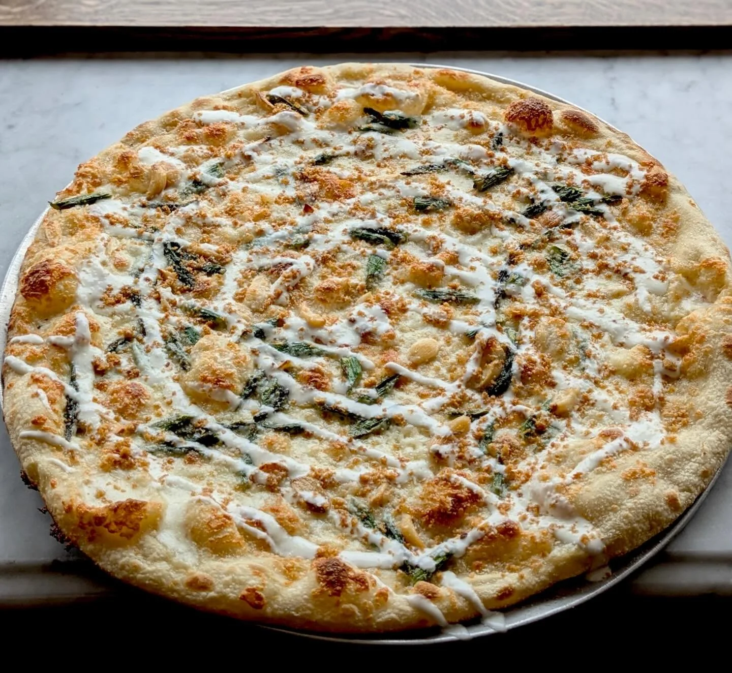 Special Pie: Asparagus &amp; Ch&egrave;vre &mdash; roasted asparagus, roasted garlic, whipped ch&egrave;vre, parmigiano, lemon breadcrumb
#detroitpizza #detroitrestaurants