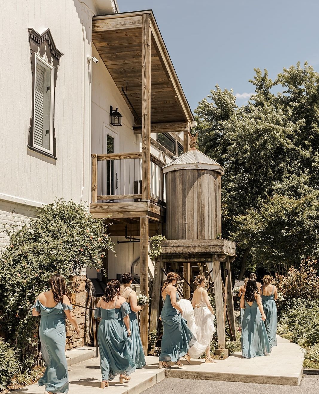 Here's to the ones who stand by your side, hold your bouquet, and your heart 🤍 Whether it&rsquo;s laughing through the morning chaos or cheering you on as you say 'I do,' bridesmaids make every moment unforgettable. ⁠
⁠
At The Tannery Barn, our beau