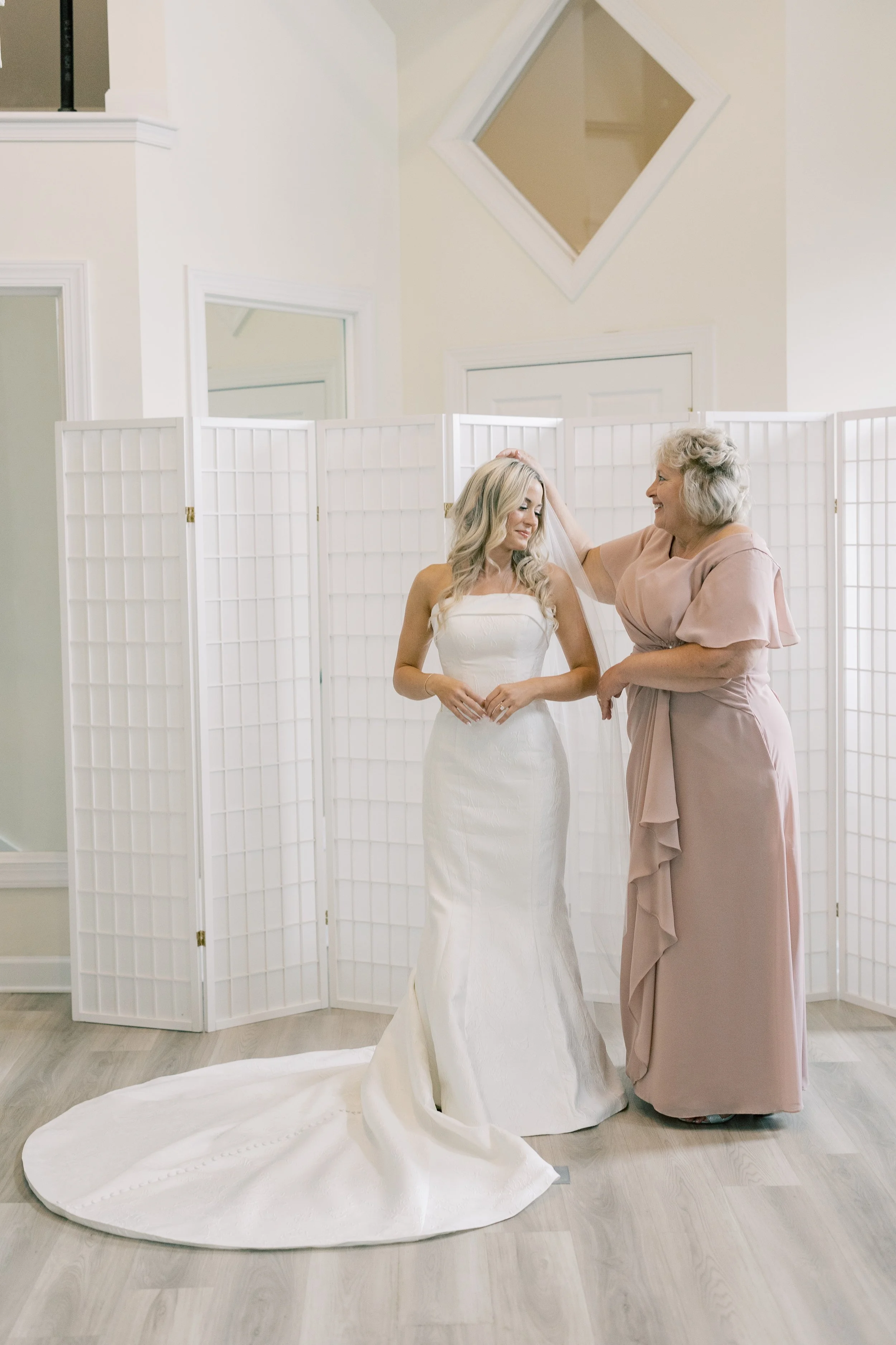 06.25 _ Wedding _ Colleen & James _ Getting Ready (91 of 158).jpg