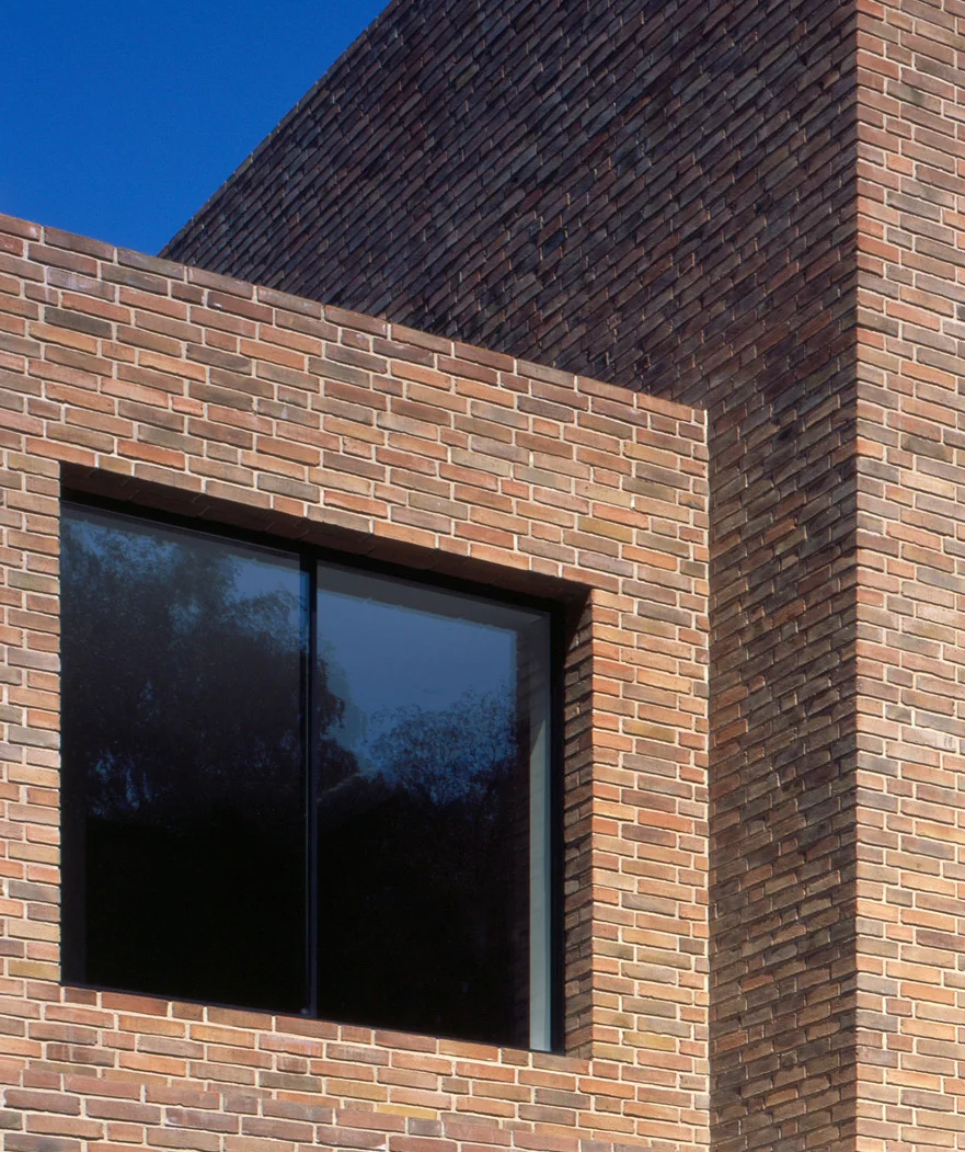 highgate-house-carmody-groarke-helene-binet-north-london-brick_dezeen_2364_col_5.jpg