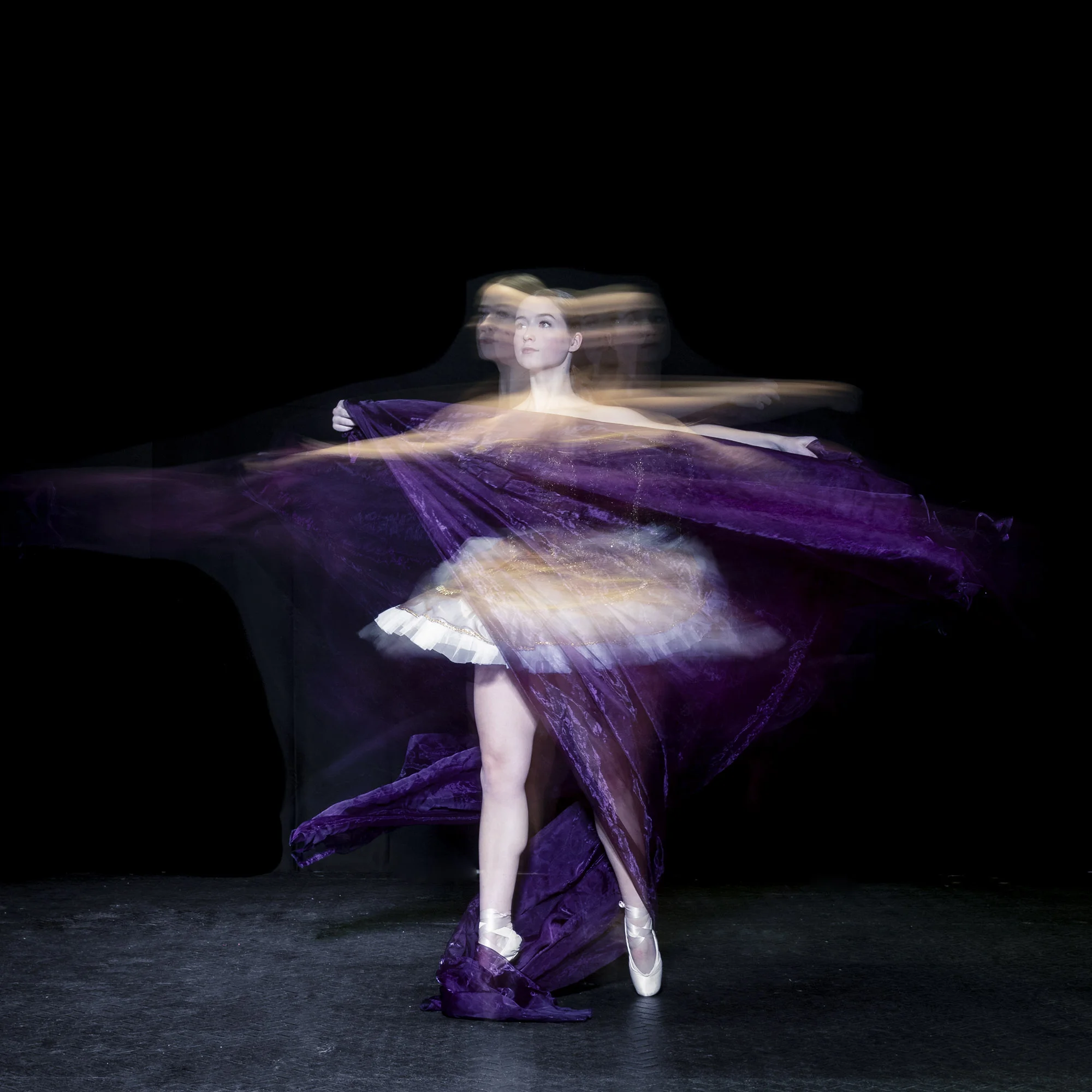 Strobe with rear-curtain flash