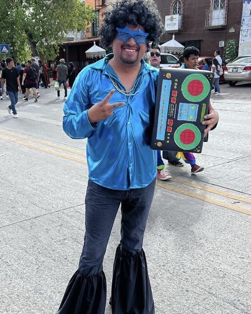 Can you believe this guy is a building contractor?!?! When Los Locos (the crazies) are ready to party, they do it 100%. If you have not seen Los Locos in a parade, you definitely are missing out! Come to Casa de la Noche in San Miguel de Allende to e