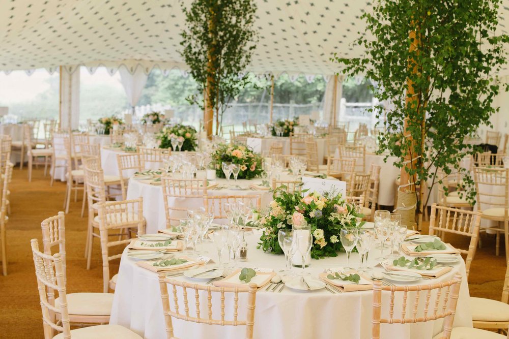 Round Vs Long Dining Tables, How Big Are Round Wedding Tables