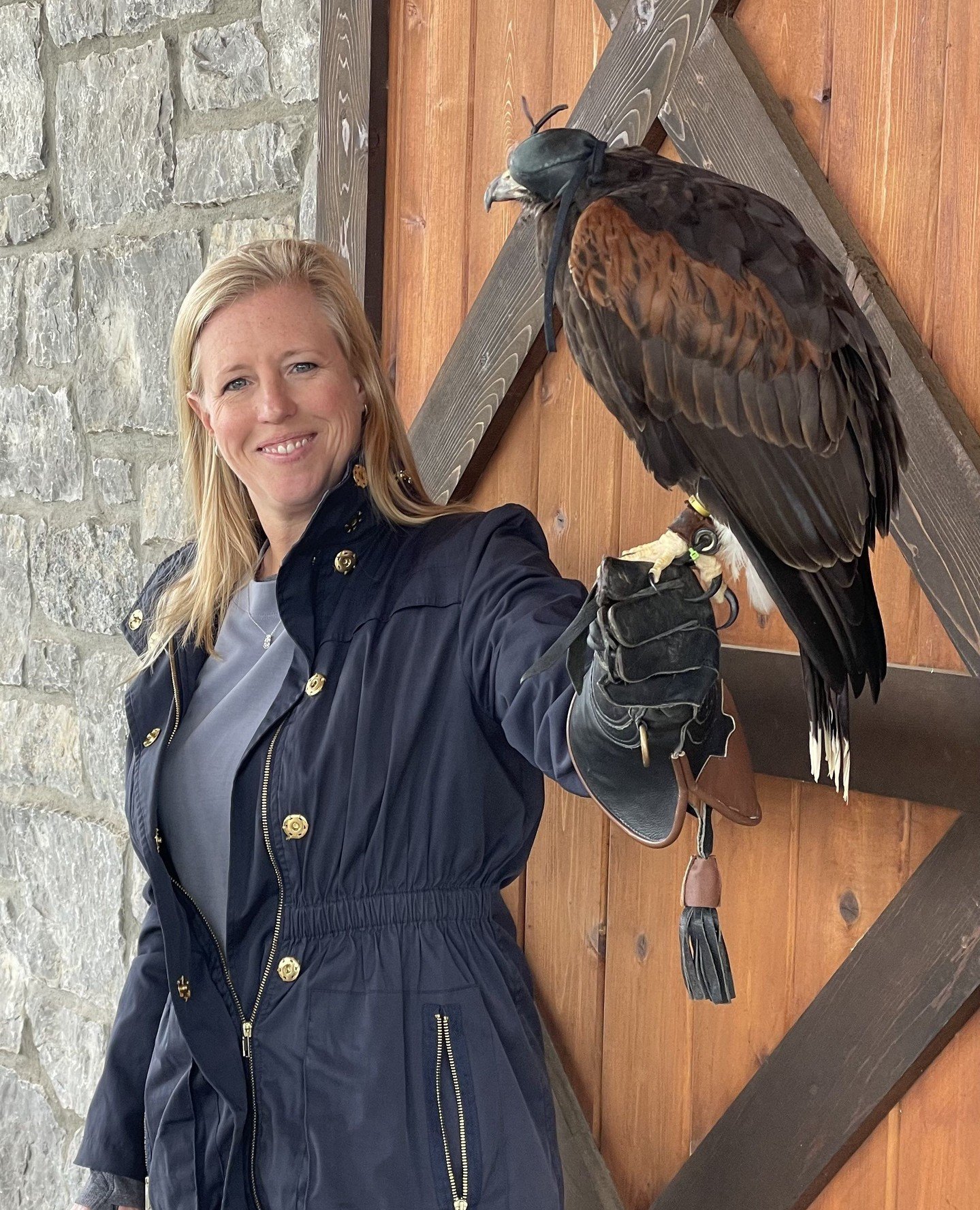 Let this be a reminder that you don't have to travel all the way to Ireland or Scotland for a great falconry experience. ⁠
⁠
Southall Farm in Franklin, TN has a master falconer that offers amazing experiences with birds of prey. I had expected it to 