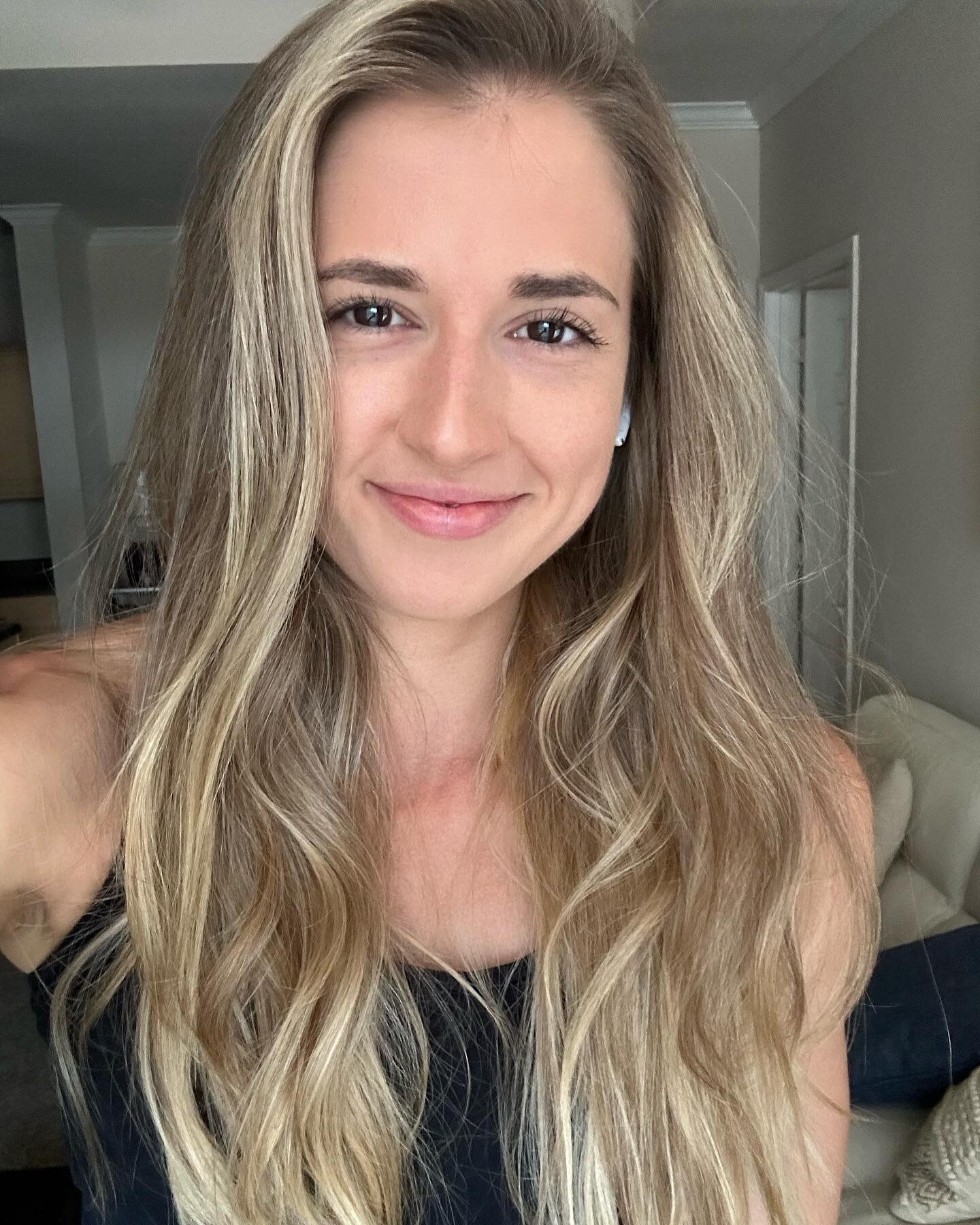 Gorgeous sun-kissed blonde with beachy waves #blondhair #blonde #blondebalayage #blondespecialist #blondehighlights #layeredhaircut #layeredhair