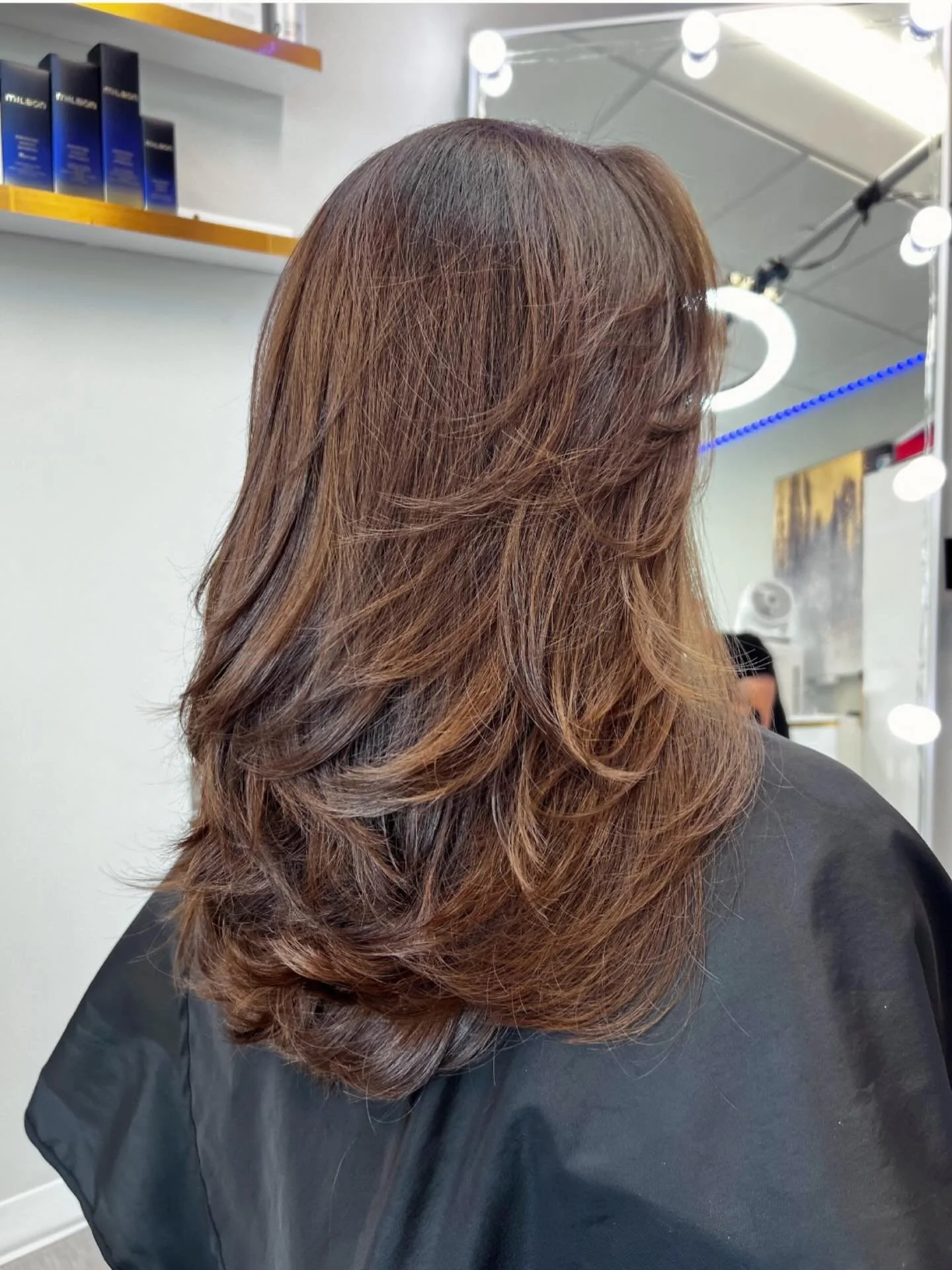 Precision layering done right.
Bulk removed internally. Perimeter preserved. Movement without sacrificing density.

This is how you get soft, controlled shape that actually lasts.

Haircut by Scott Risk
Frisco, Texas

#friscohairstylist
#precisionhai