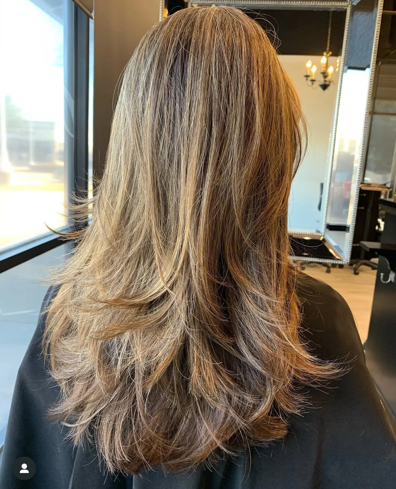 Soft layered women’s haircut with controlled density and seamless blending through the ends