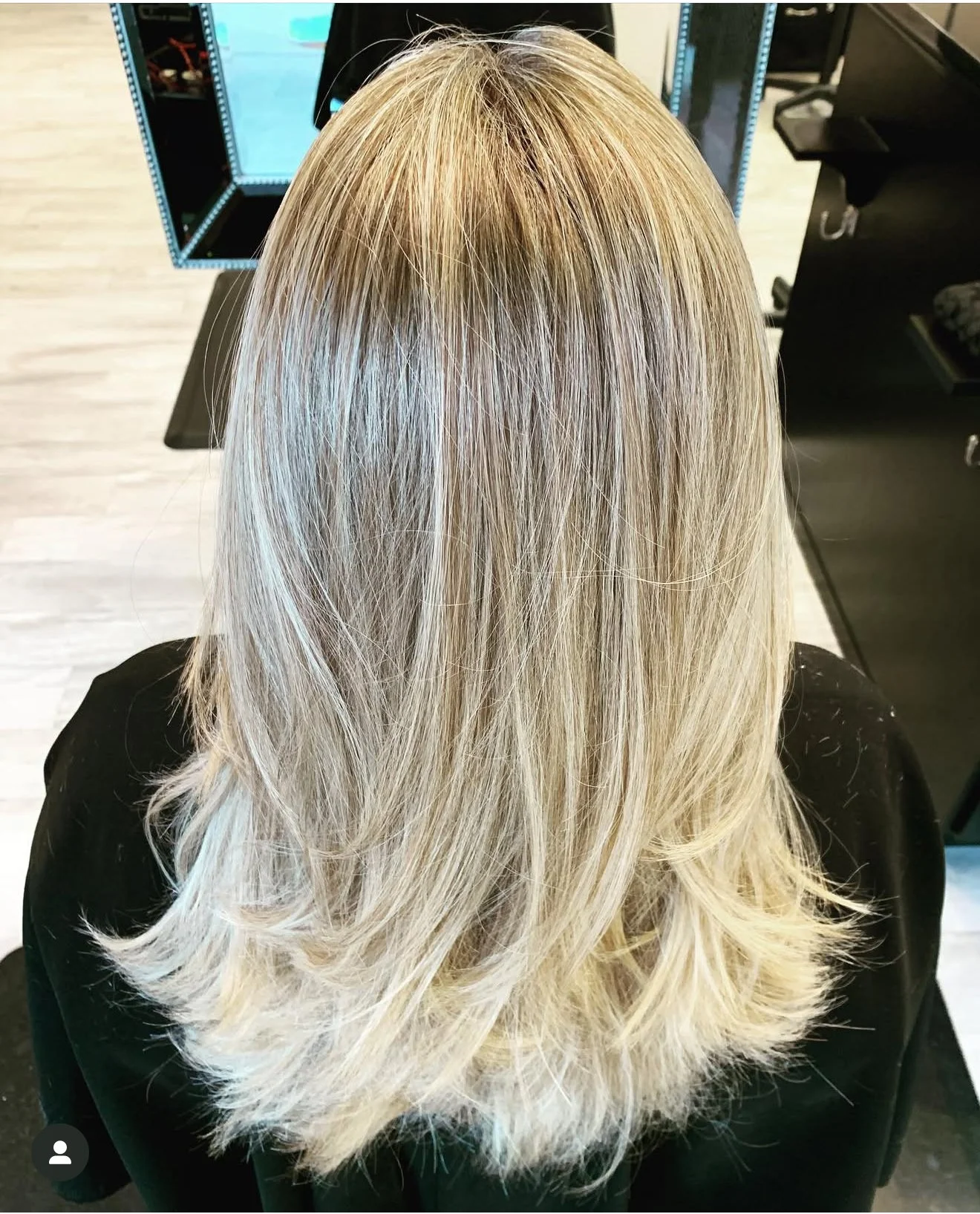 Soft blonde highlights with clean root blend and controlled brightness, creating natural-looking dimension that grows out without harsh contrast or stripe patterns.