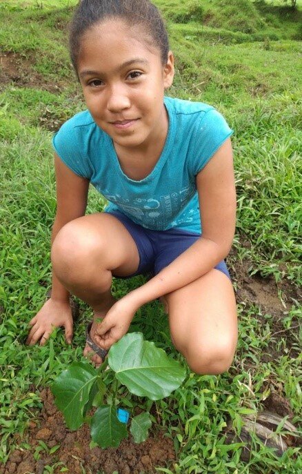 Girl_planting_tree_costa_rica.jpg