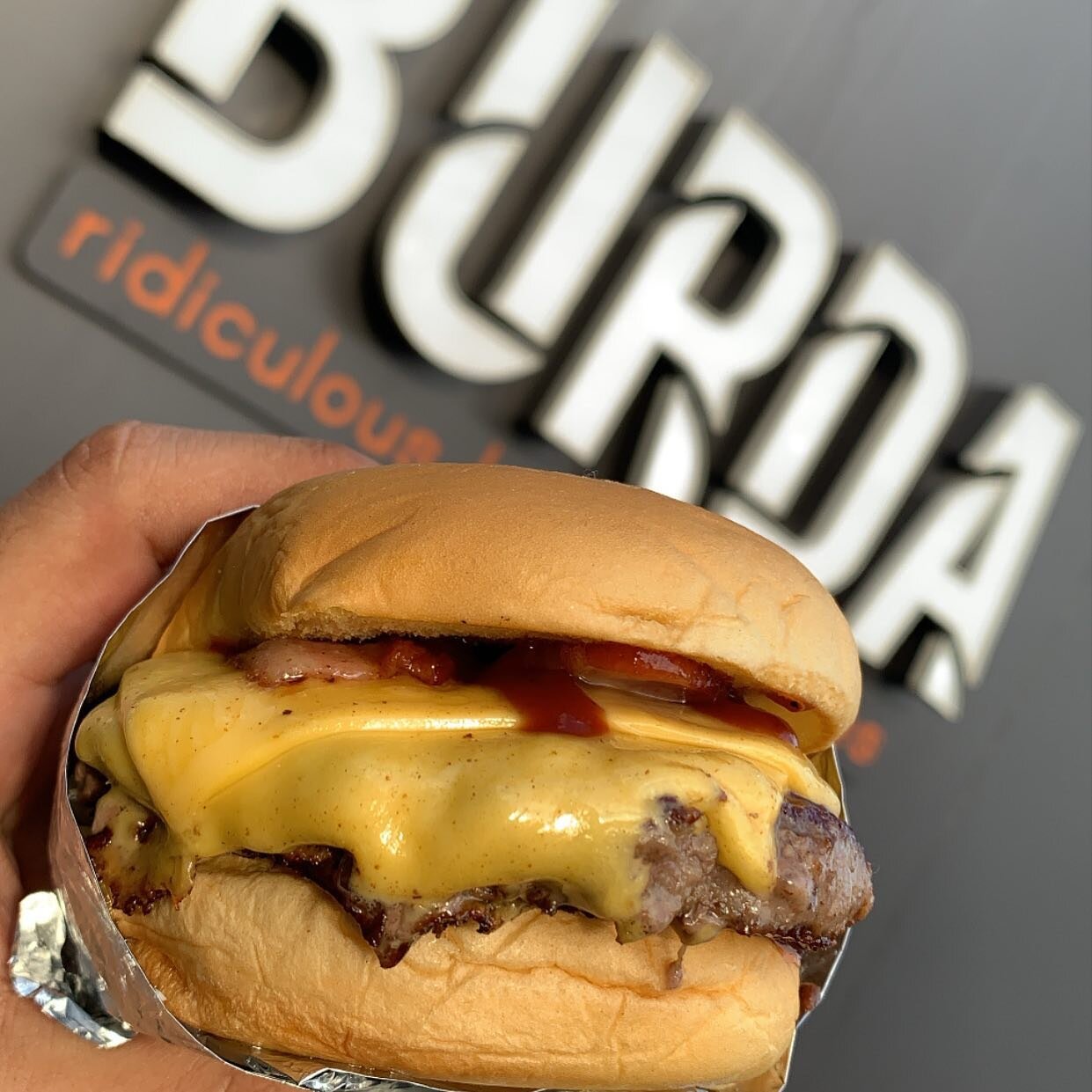 The simplest the better! No one resists a perfect cheeseburger🔥