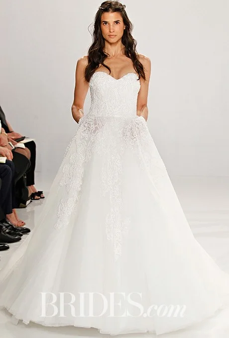 2016_bridescom-Runway-April-tony-ward-for-kleinfeld-wedding-dresses-spring-2017-Large-tony-ward-for-kleinfeld-wedding-dresses-spring-2017-012.jpg