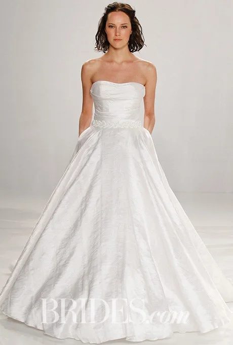 2016_bridescom-Runway-April-tony-ward-for-kleinfeld-wedding-dresses-spring-2017-Large-tony-ward-for-kleinfeld-wedding-dresses-spring-2017-015.jpg