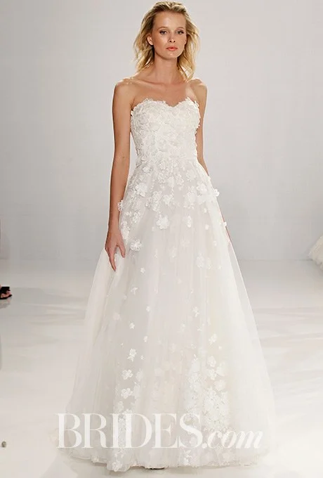 2016_bridescom-Runway-April-tony-ward-for-kleinfeld-wedding-dresses-spring-2017-Large-tony-ward-for-kleinfeld-wedding-dresses-spring-2017-022.jpg