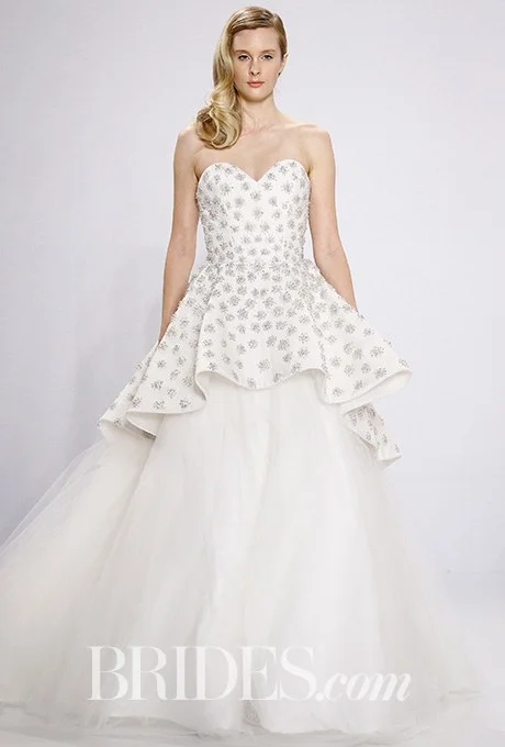 2016_bridescom-Runway-April-christian-siriano-for-kleinfeld-wedding-dresses-spring-2017-Large-christian-siriano-for-kleinfeld-wedding-dresses-spring-2017-004.jpg