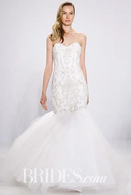 2016_bridescom-Runway-April-christian-siriano-for-kleinfeld-wedding-dresses-spring-2017-Large-christian-siriano-for-kleinfeld-wedding-dresses-spring-2017-010.jpg