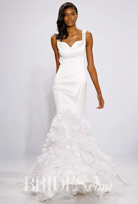 2016_bridescom-Runway-April-christian-siriano-for-kleinfeld-wedding-dresses-spring-2017-Large-christian-siriano-for-kleinfeld-wedding-dresses-spring-2017-011.jpg