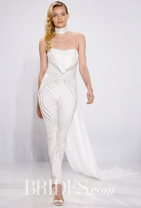 2016_bridescom-Runway-April-christian-siriano-for-kleinfeld-wedding-dresses-spring-2017-Large-christian-siriano-for-kleinfeld-wedding-dresses-spring-2017-022.jpg