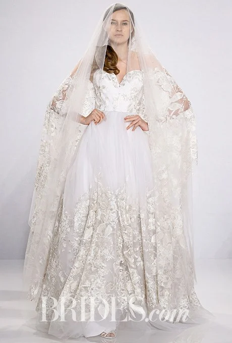 2016_bridescom-Runway-April-christian-siriano-for-kleinfeld-wedding-dresses-spring-2017-Large-christian-siriano-for-kleinfeld-wedding-dresses-spring-2017-024.jpg